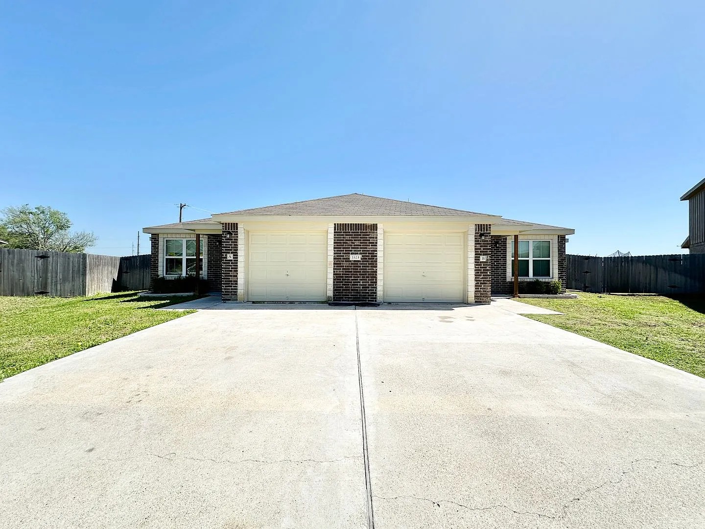 3323 Stonewall Drive — Photo 1