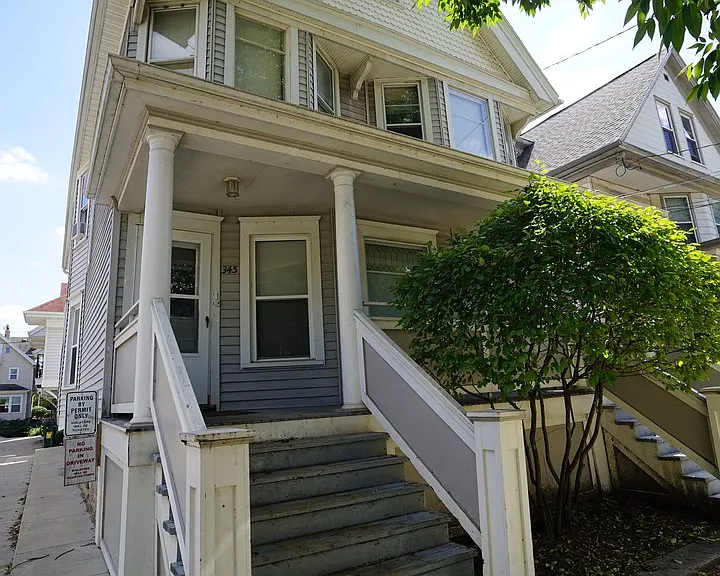 345-347 W Doty St — Photo 1