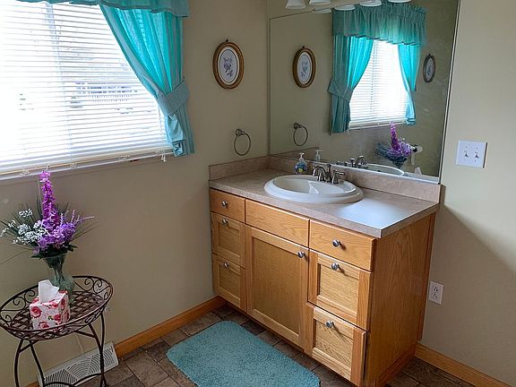 Full bath with jacuzzi tub