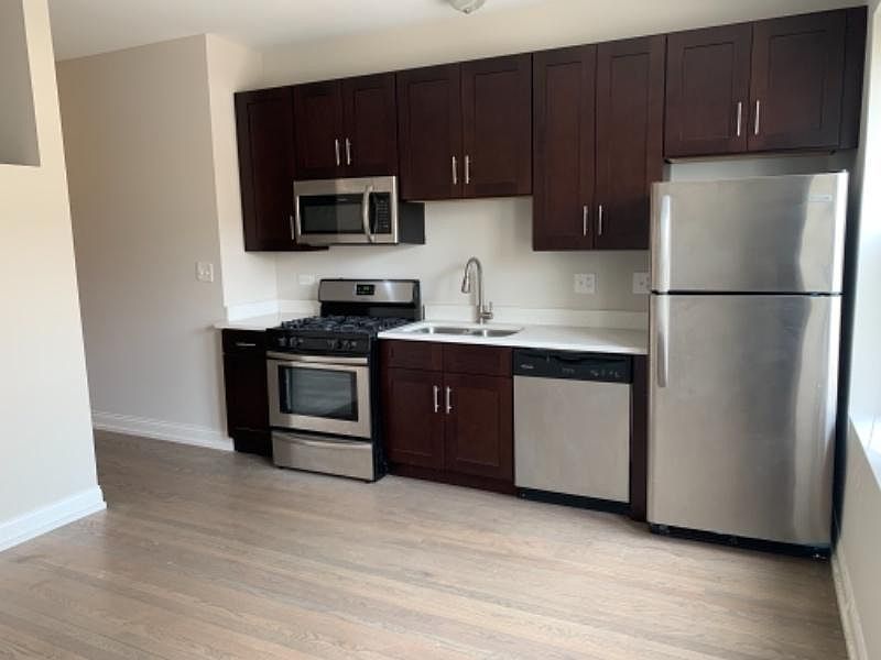 1st image of 4042 N Milwaukee Ave #2