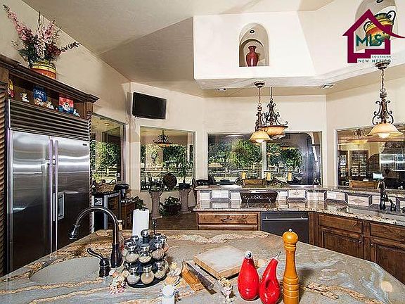 4th image of 821 Banna Ct