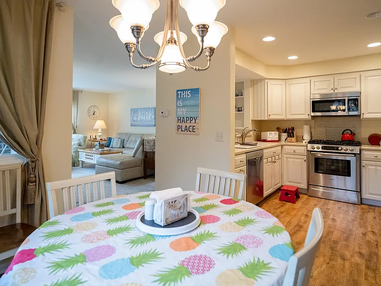 2537 Lakefront Dr — Photo 8