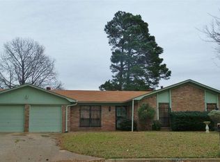 110 Eastline Rd, Wake Village, TX 75501
