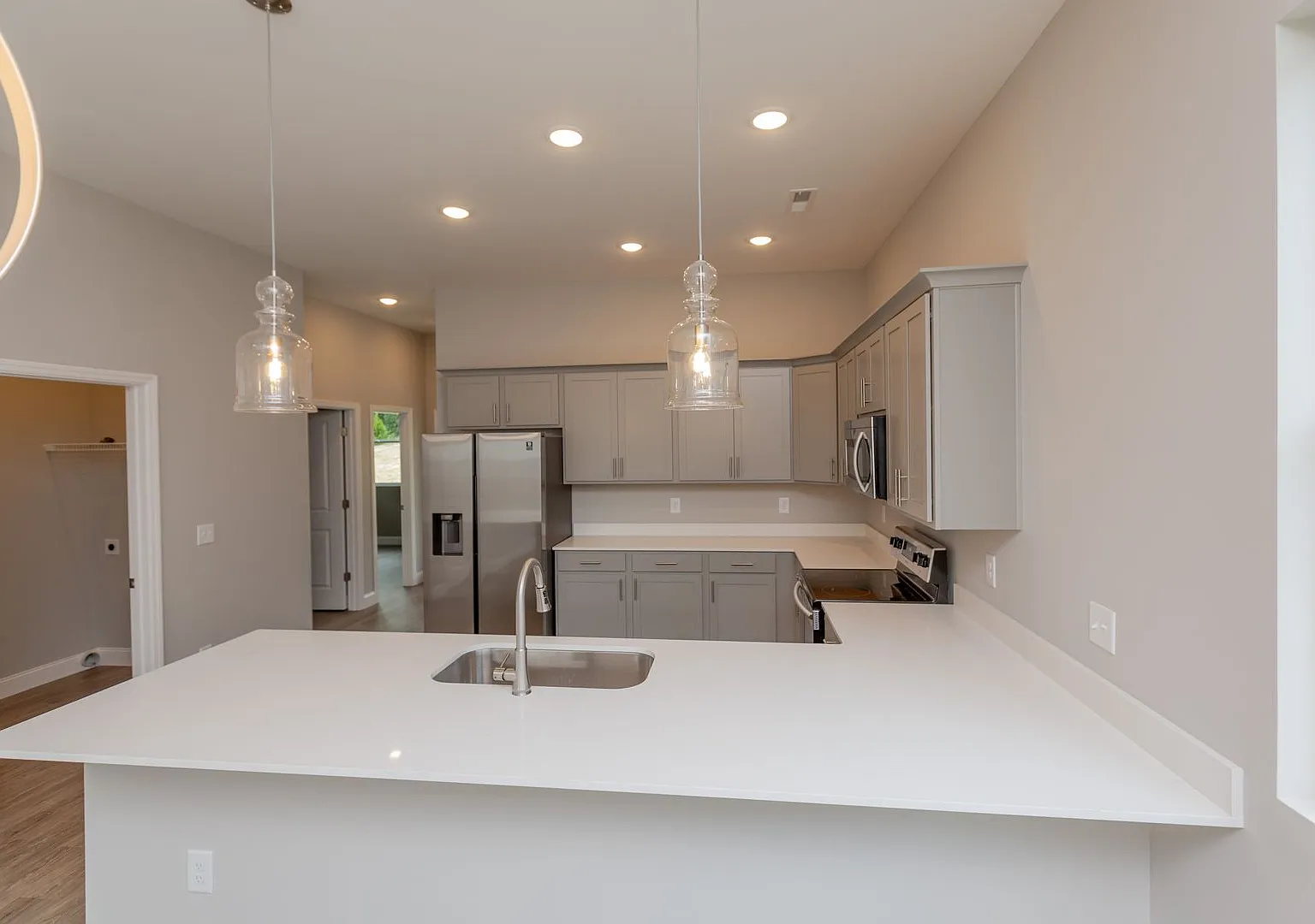Modern 4 Bedroom Home in Red Bank — Photo 3