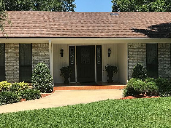 2nd image of 1609 Lakeshore Dr