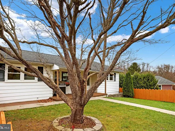 15 Elm Dr, Lewistown, PA 17044