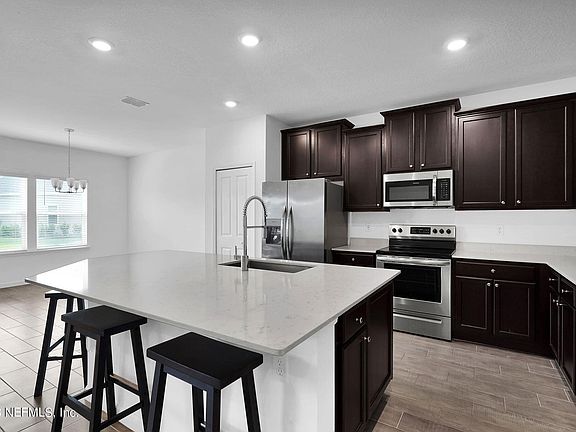 4th image of 2915 BRAMBLETON Place
