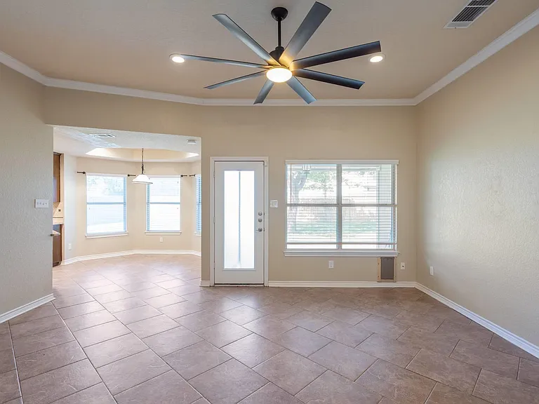 2604 Bluebonnet Valley Dr — Photo 4