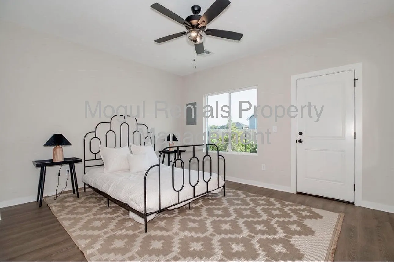 3 bed, 1136 sqft, $1,595 — Photo 4