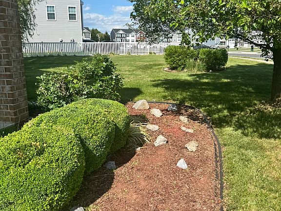 3rd image of 761 Bassett Dr