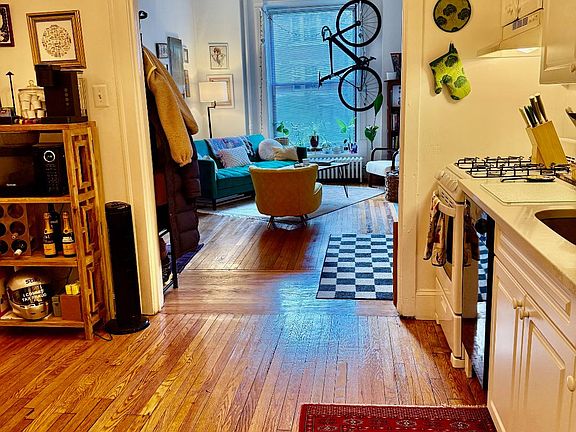4th image of 1355 N State Pkwy APT 1