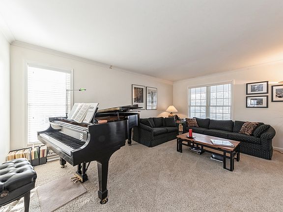 3rd image of 4253 Oak Knoll Ln
