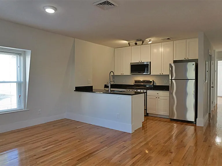2 Osgood St — Photo 4