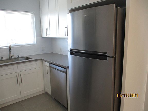 5th image of 2453 Montrose Ave #F