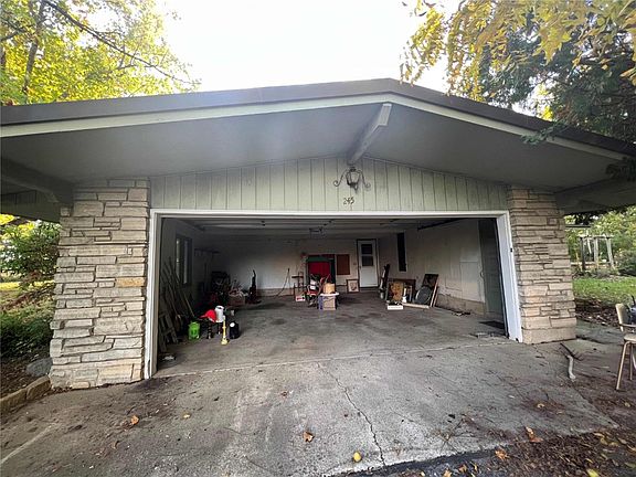 5th image of 245 Park Dr
