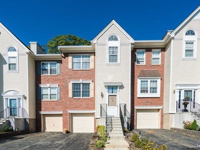 1056 Ash Dr, Mahwah, NJ, 07430