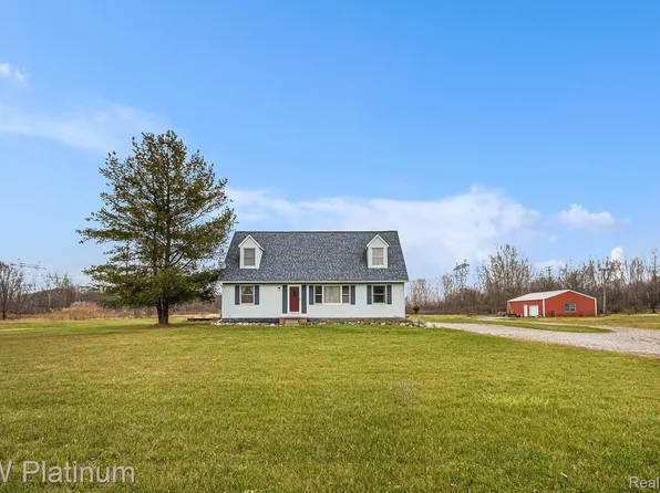 972 Cove Rd, Goodells, MI 48027