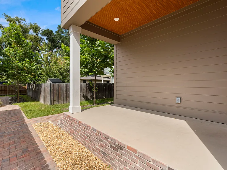 210 E Columbus Dr #1 — Photo 30
