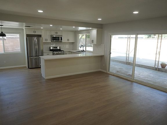 Open concept family room to dining room
