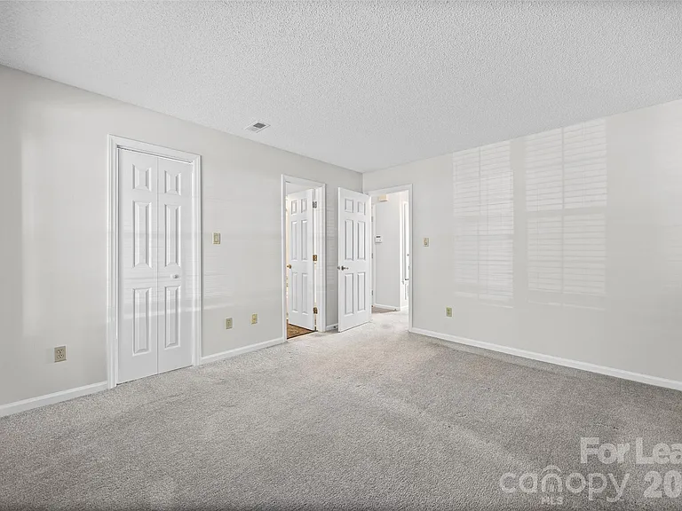 2920 Iron Gate Ln — Photo 14
