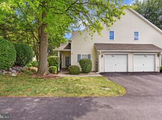 530 Brighton Pl, Mechanicsburg, PA 17055