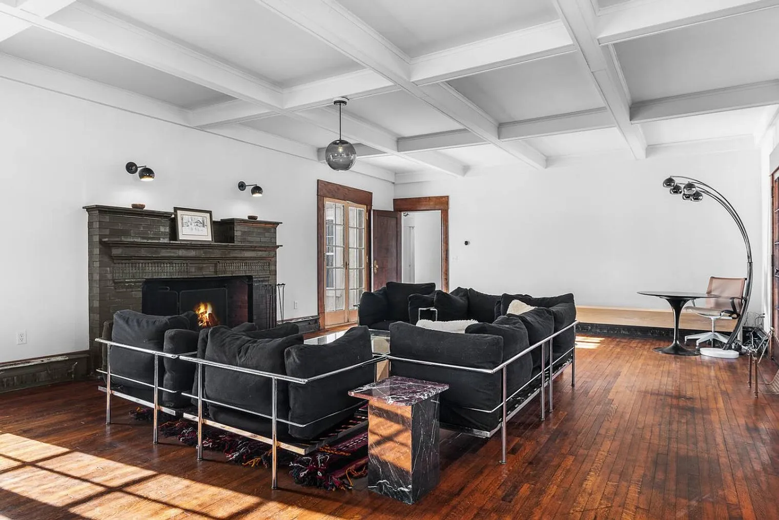 3 bed, 2.0 bath, $4,117 — Photo 2