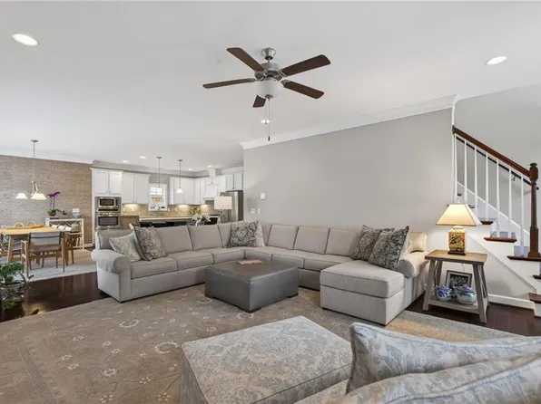 2276 Hatton St, Virginia Beach, VA 23451