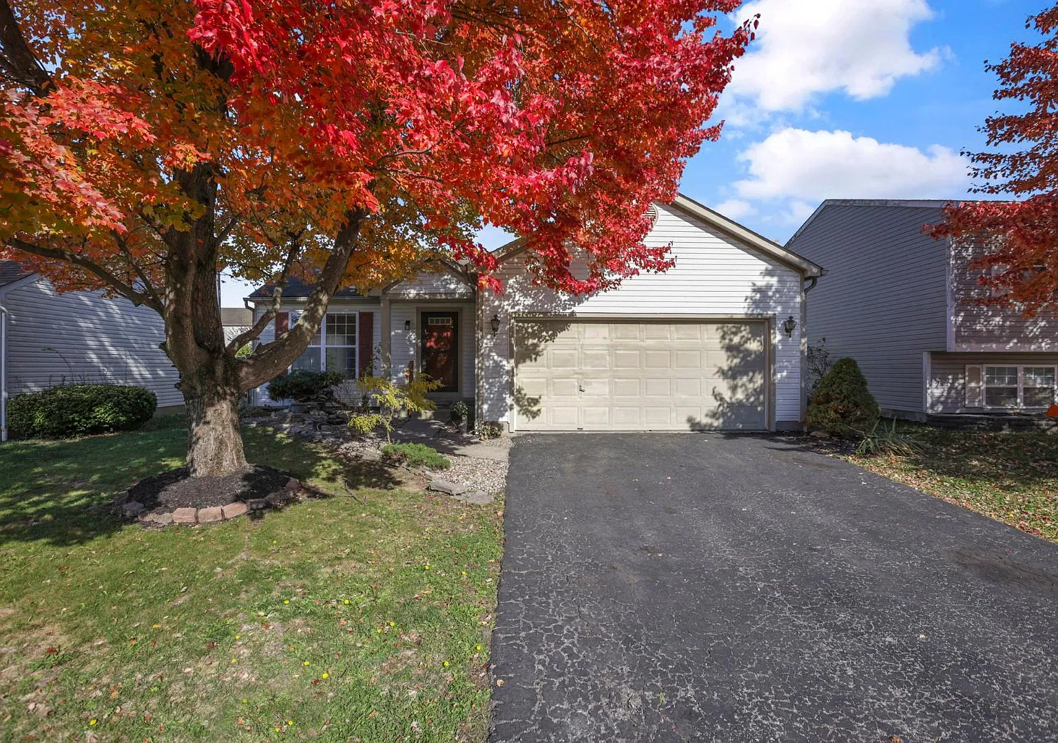 950 Robmeyer Dr — Photo 1