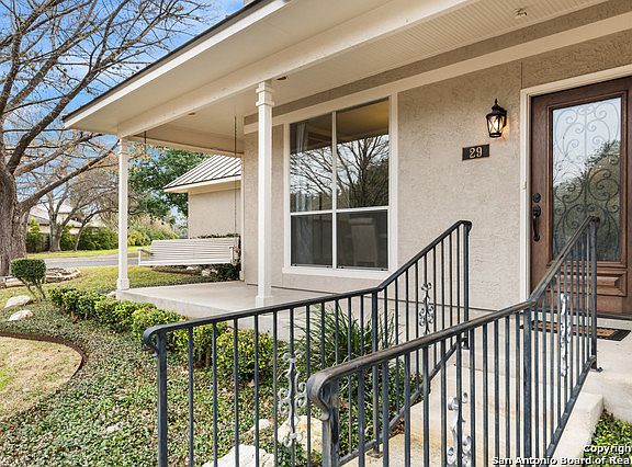 3rd image of 29 Wolfeton Way