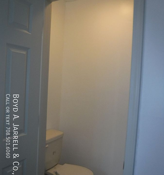 2nd image of 5325 S Cornell Ave #314