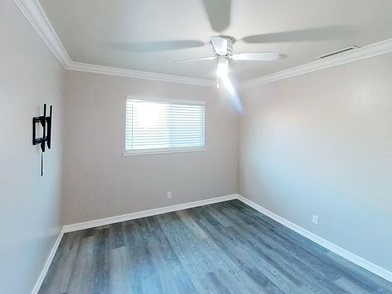 475 Georgetown Ave — Photo 8