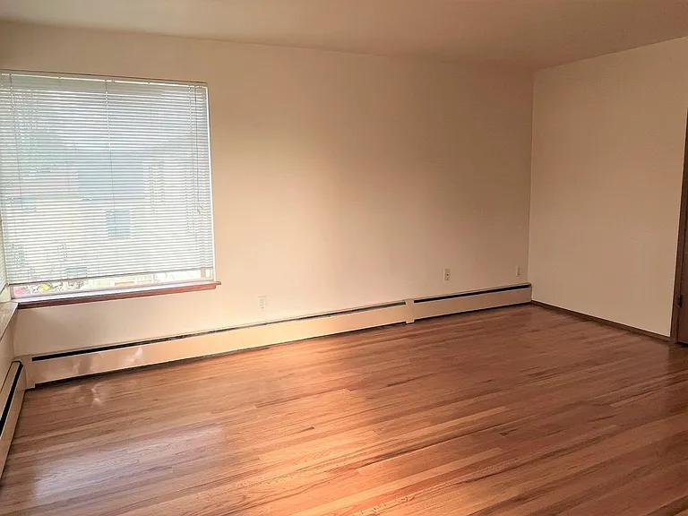 1484 S Columbian Way — Photo 6