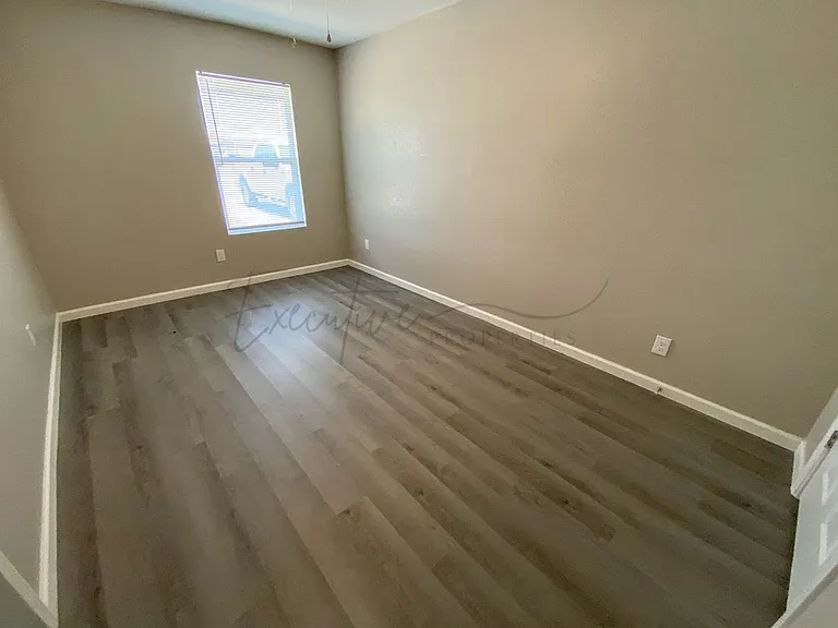 909 Wilder St — Photo 8