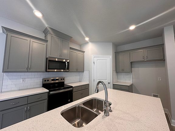 5th image of 725 Endswell Drive #4A