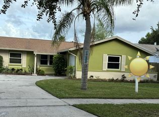 1705 Fox Run Dr, Tarpon Springs, FL 34689