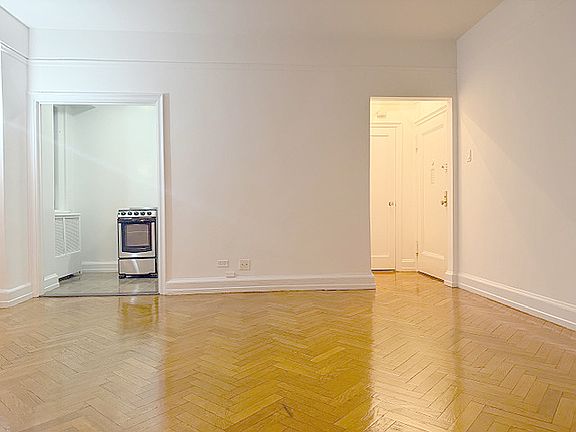 4th image of 37 W 72nd St APT 6C