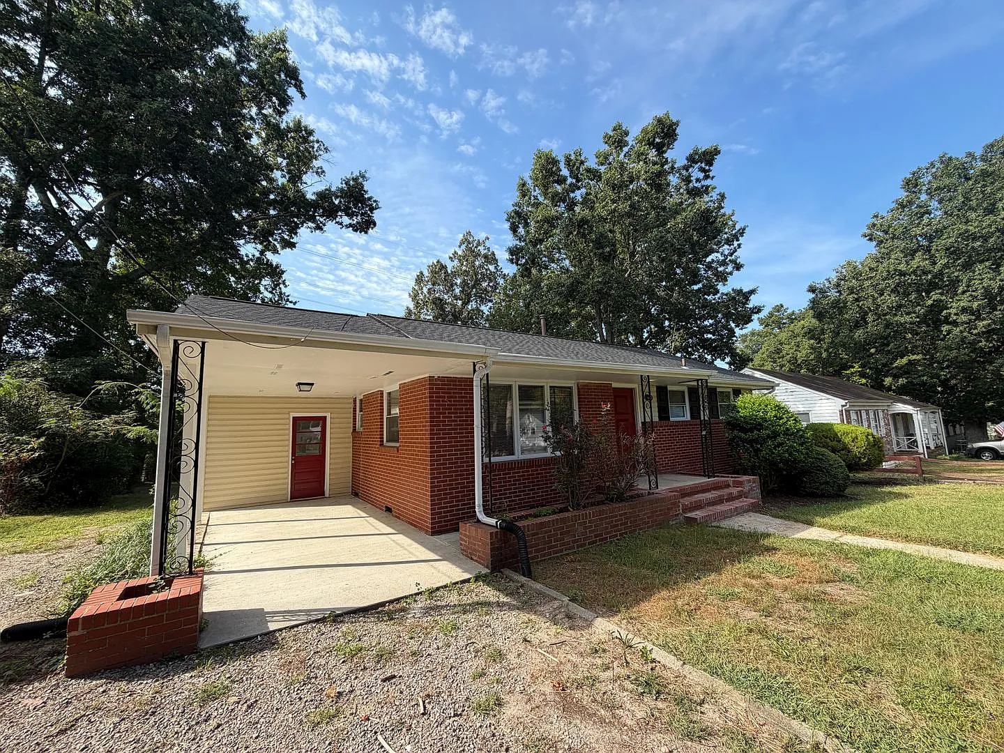 3-bedroom 1 full bath ranch style home w/ carport — Photo 1