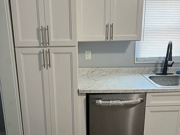 5th image of 611 Franklin St #613
