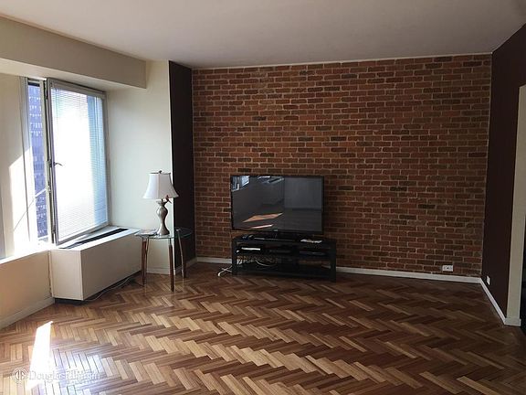 3rd image of 150-156 W 56th St APT 2911