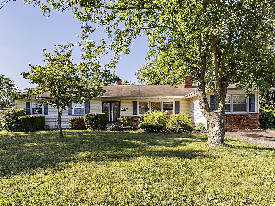 1st image of 352 Colonial Dr