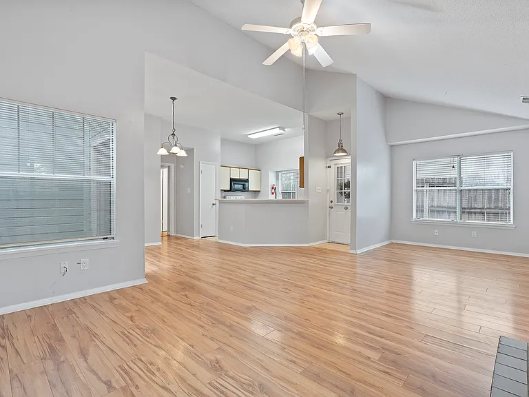 120 Briargate Ln — Photo 5