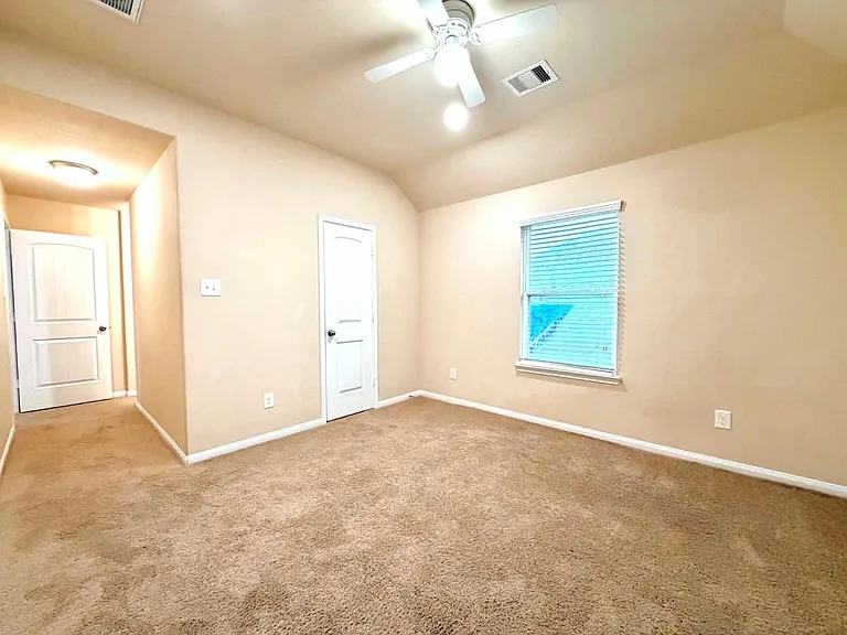 1247 S Maple Dr — Photo 14