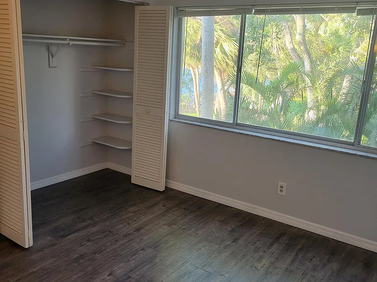 718 Tarpon St — Photo 4