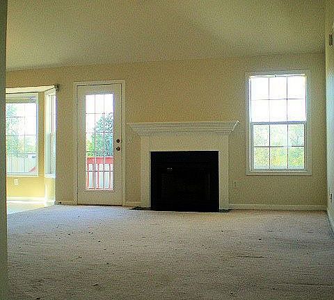 Vaulted Ceilings, Fireplace