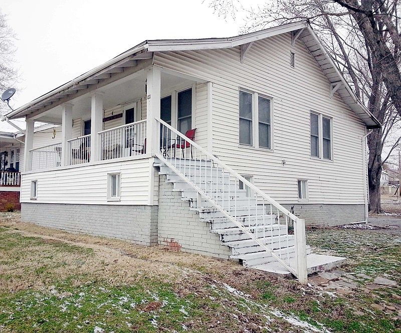 2nd image of 900 Dorris Heights Rd