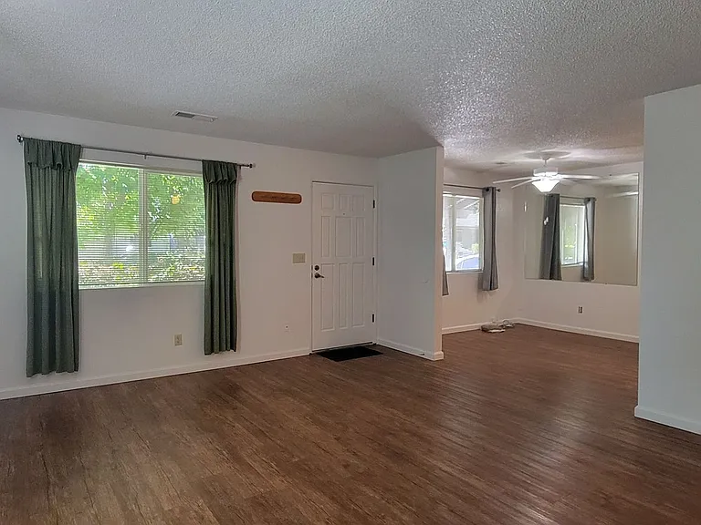 1855 Del Mar Ave — Photo 4