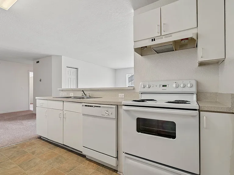Stonecreek Apartments — Photo 9