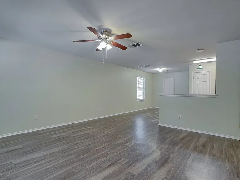 9405 Rowlands Sayle Rd — Photo 5