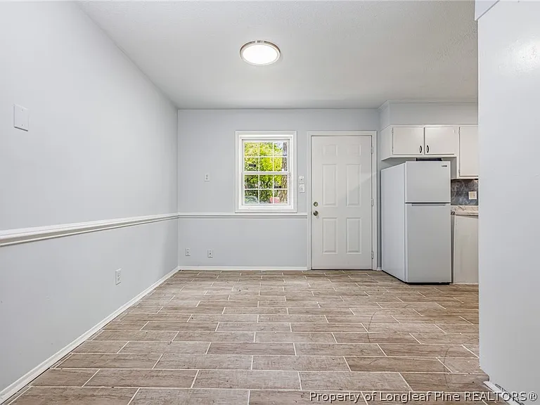 2326 Barrington Cir — Photo 12