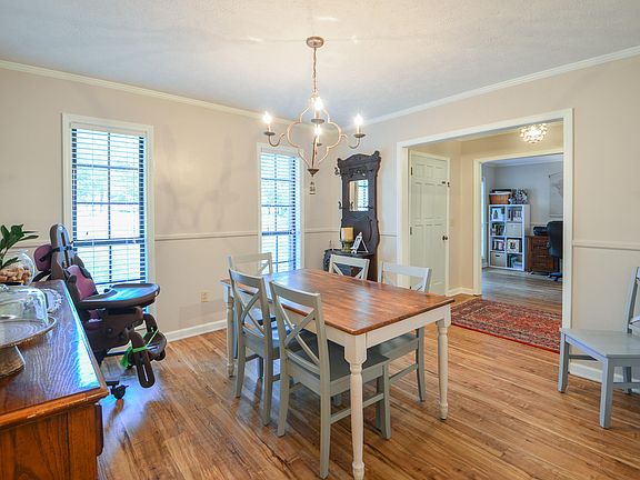4th image of 108 Brookwood